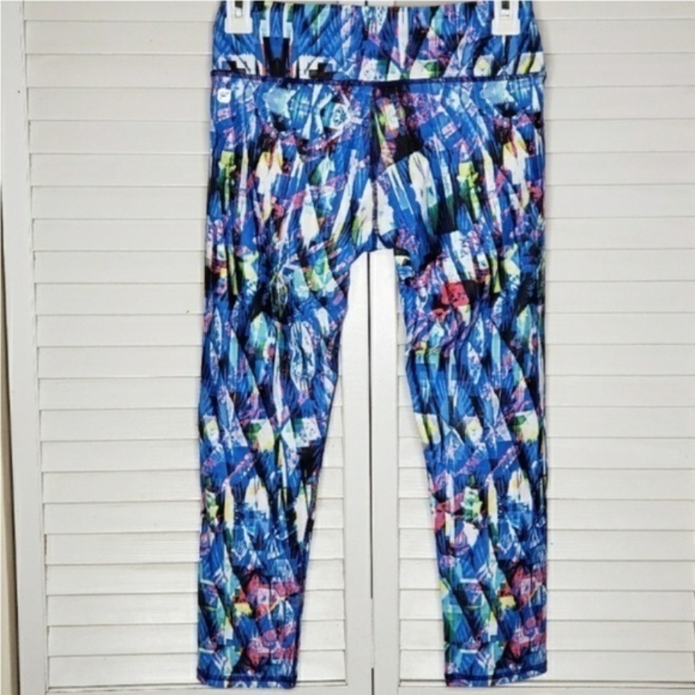 NWT - Fabletics Women’s Salar Capri Moisture Wicking Leggings (Multicolored,XXS)